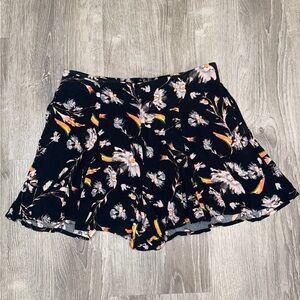 Flowy Black Floral Shorts Size Medium